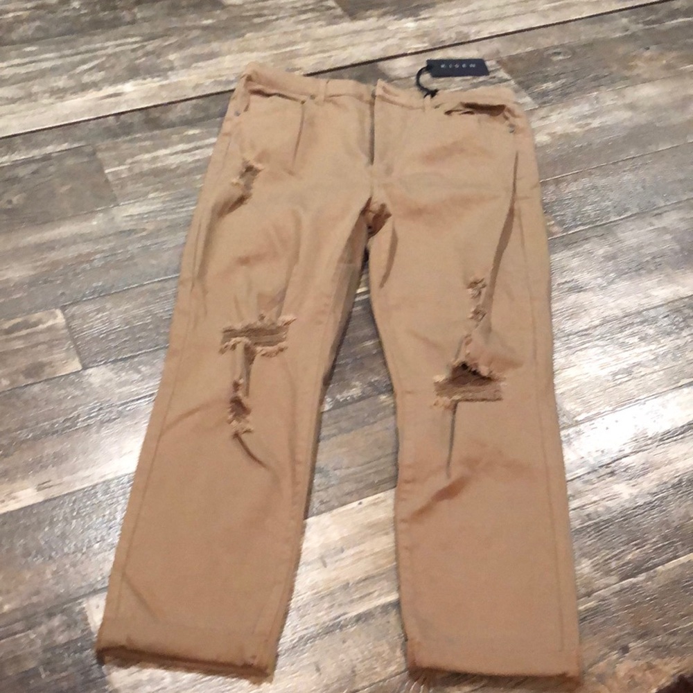 Risen distressed ankle skinny jeans. Tan colored.  1XL
